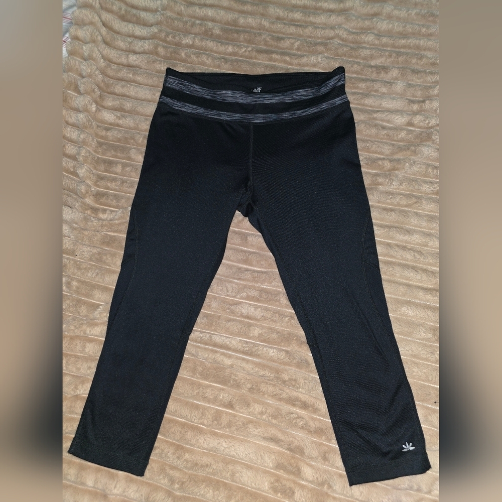 Lukka Black Capri Leggings - Size M
